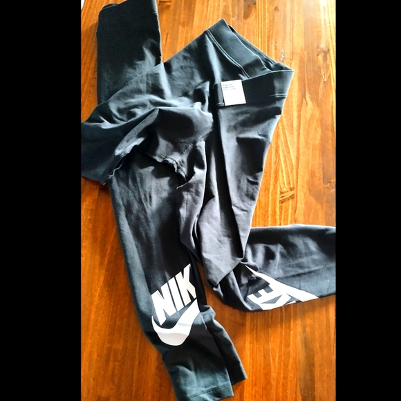 NWT* WOMENS NIKE LEGGINGS 3X ONLY - Picture 4 of 9